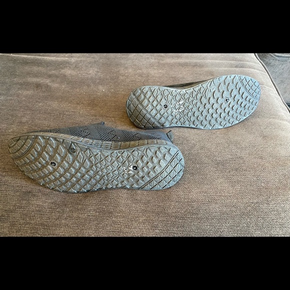 Black canvas slip-on’s - Picture 7 of 9